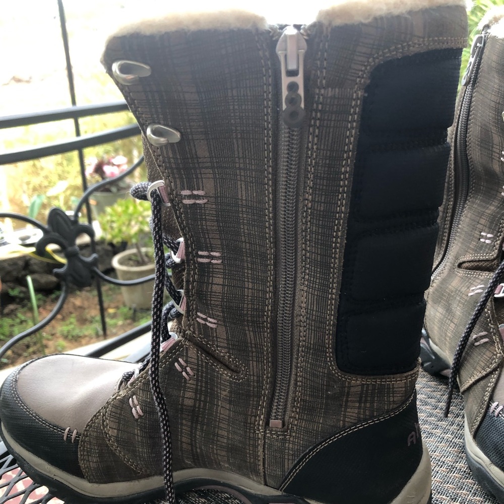 Ahnu Insulated Waterproof Winter Boots Vibram Sole